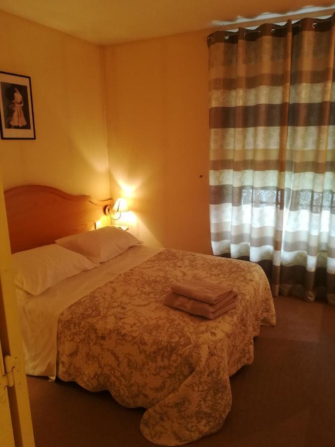 Hotel De La Place Liffol-le-Grand Εξωτερικό φωτογραφία